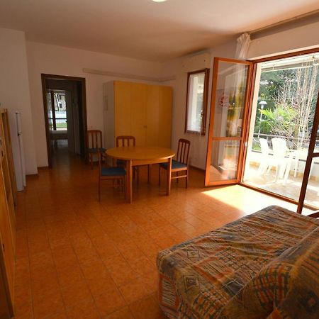 Lignano With Pool Apartment Lignano Sabbiadoro Exterior photo