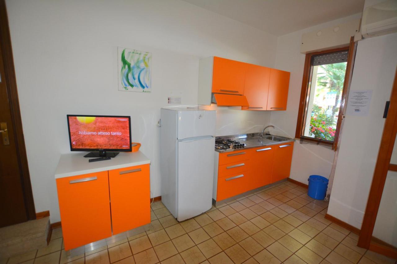 Lignano With Pool Apartment Lignano Sabbiadoro Exterior photo