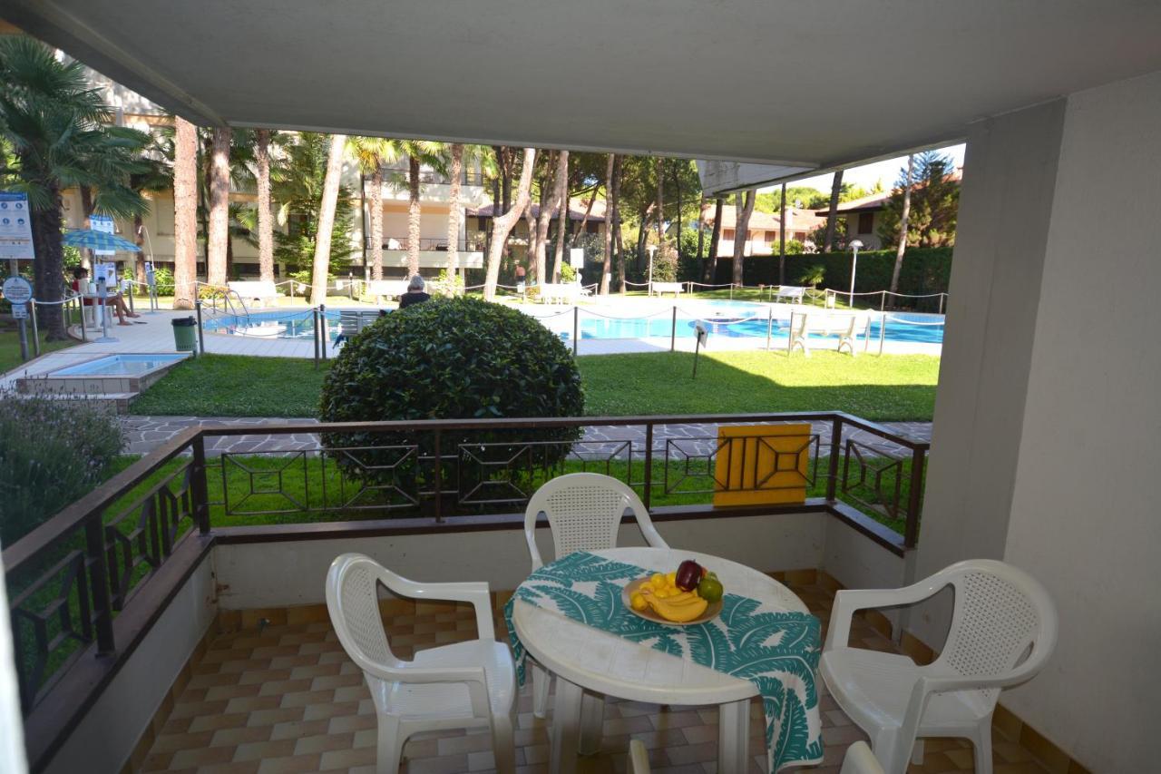 Lignano With Pool Apartment Lignano Sabbiadoro Exterior photo