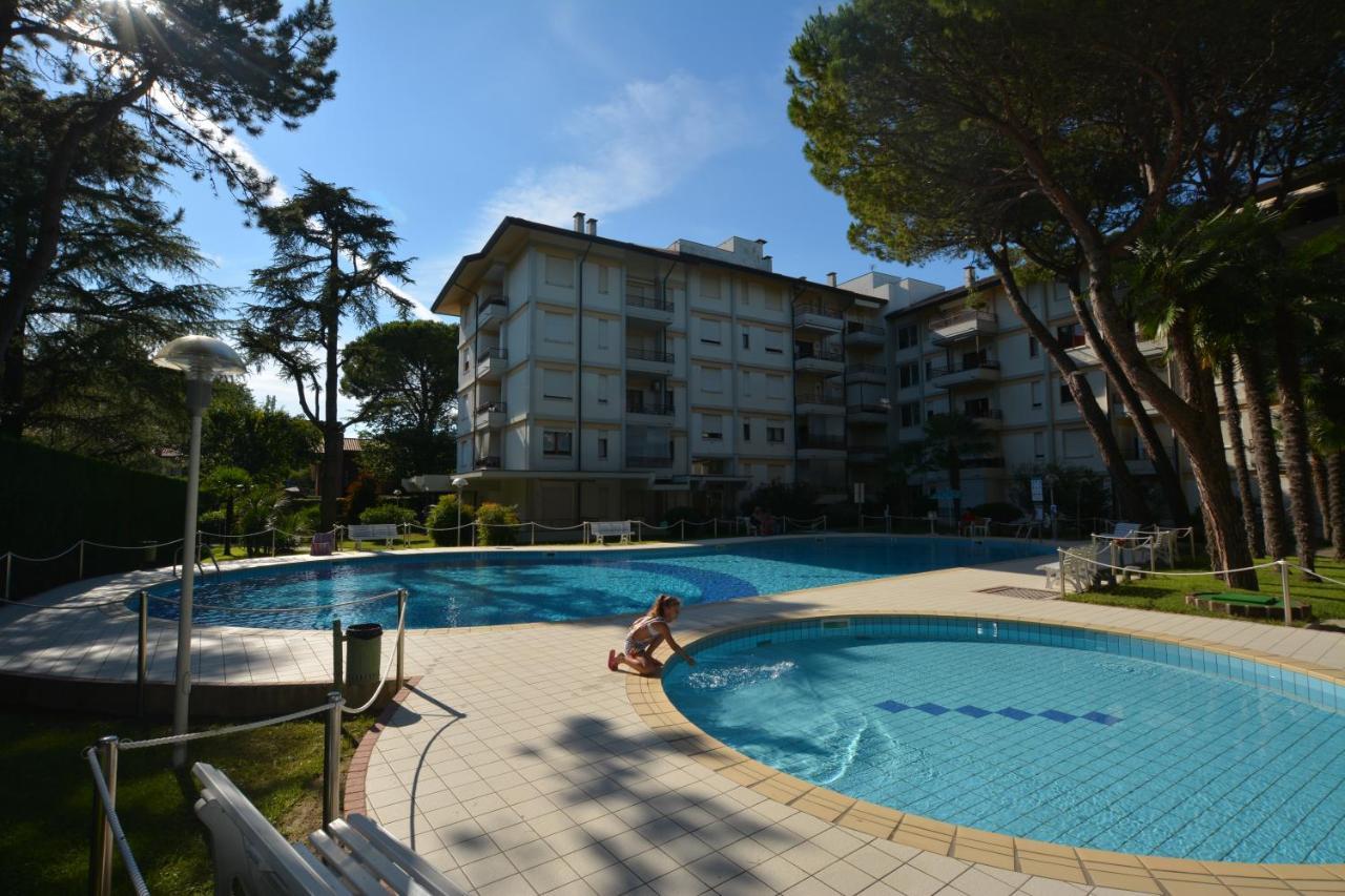 Lignano With Pool Apartment Lignano Sabbiadoro Exterior photo