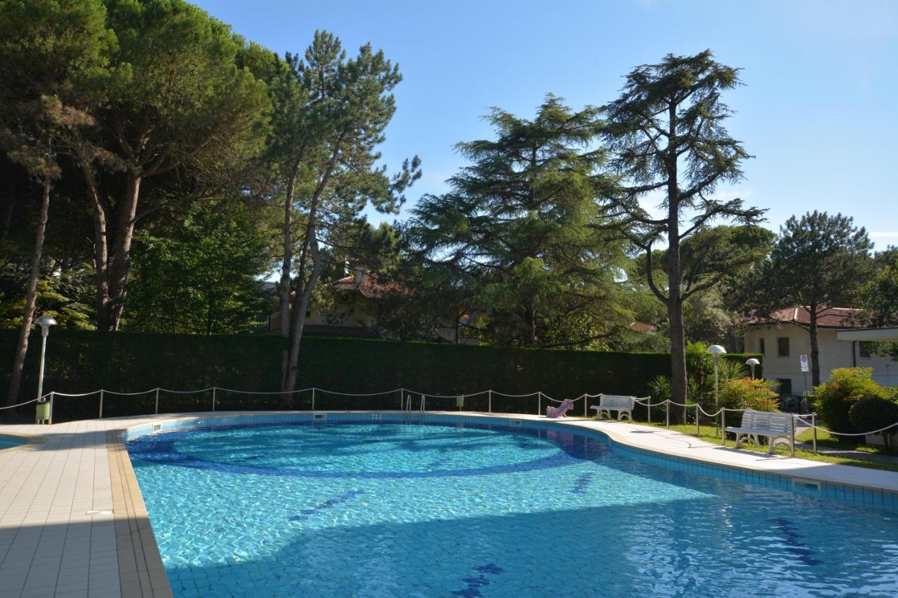 Lignano With Pool Apartment Lignano Sabbiadoro Exterior photo