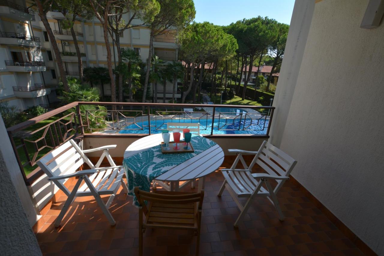 Lignano With Pool Apartment Lignano Sabbiadoro Exterior photo