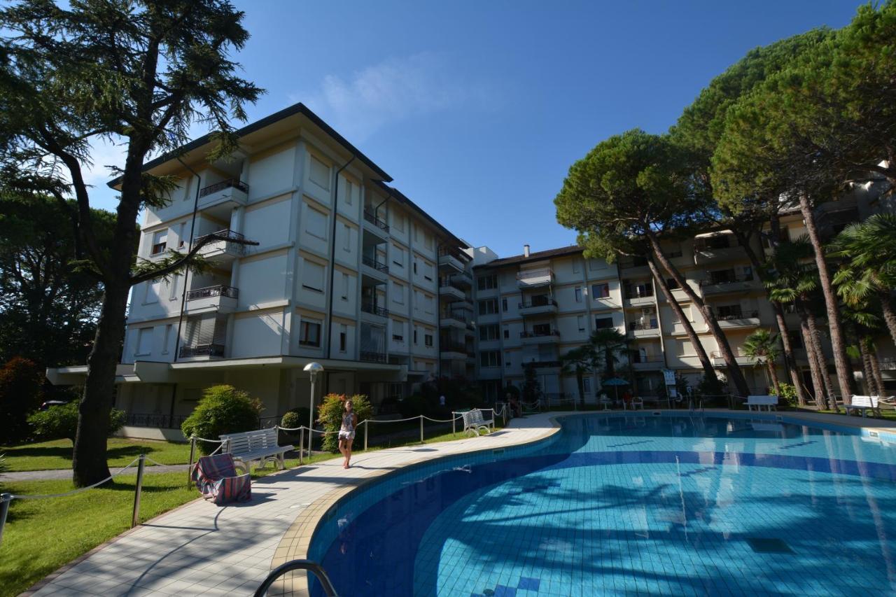 Lignano With Pool Apartment Lignano Sabbiadoro Exterior photo