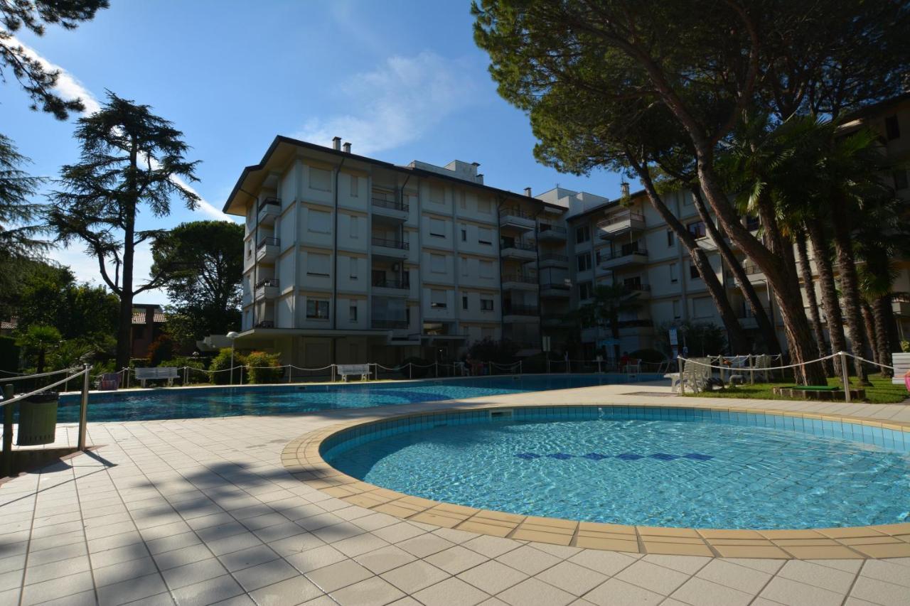 Lignano With Pool Apartment Lignano Sabbiadoro Exterior photo