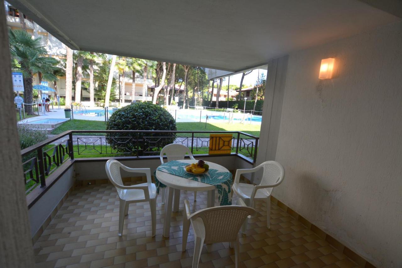Lignano With Pool Apartment Lignano Sabbiadoro Exterior photo