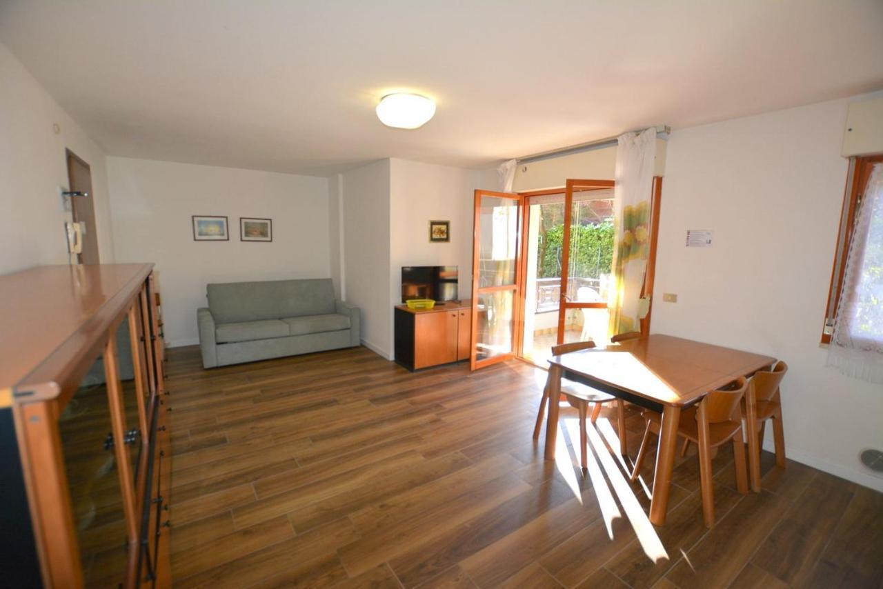 Lignano With Pool Apartment Lignano Sabbiadoro Exterior photo