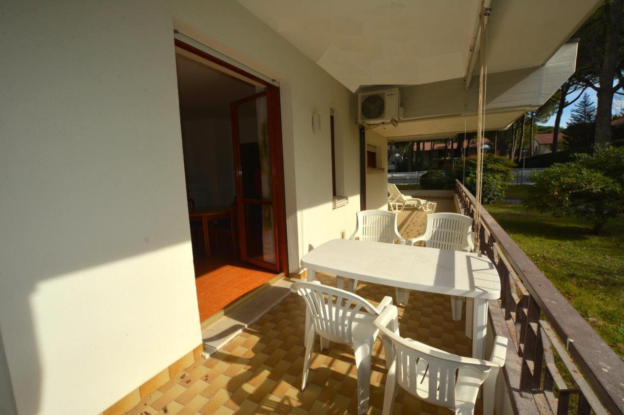 Lignano With Pool Apartment Lignano Sabbiadoro Exterior photo