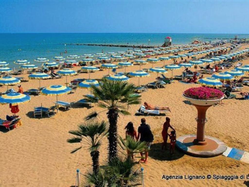 Lignano With Pool Apartment Lignano Sabbiadoro Exterior photo