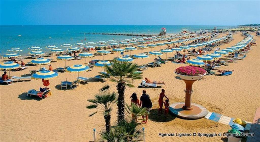 Lignano With Pool Apartment Lignano Sabbiadoro Exterior photo